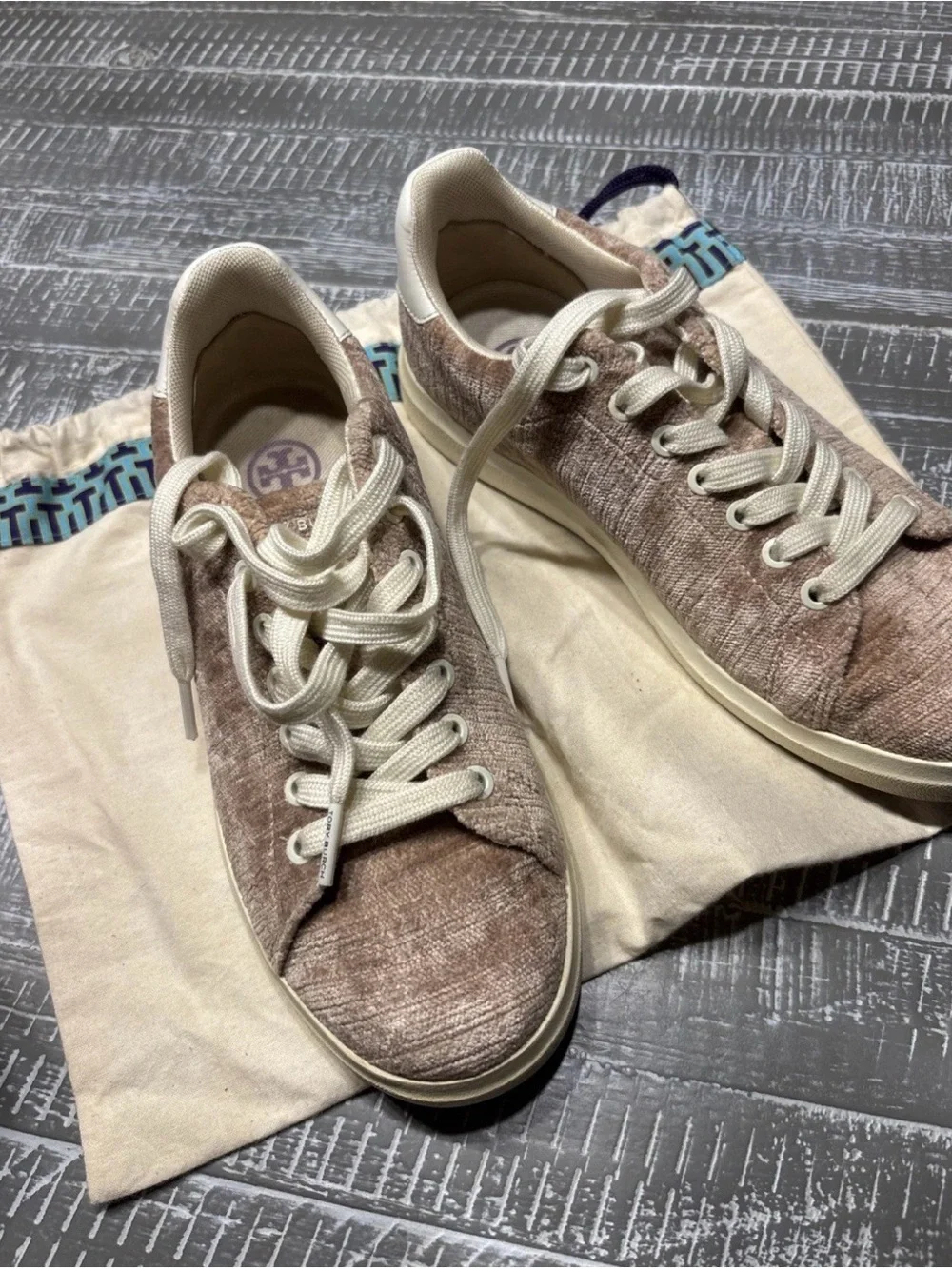 Tory Burch Velvet Lace-Up Sneakers in mauve and Cream / calf leather